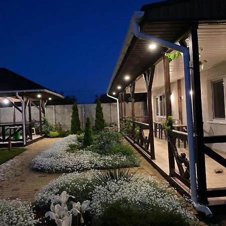 Три Кошки Hotel Chornomorsk Bagian luar foto