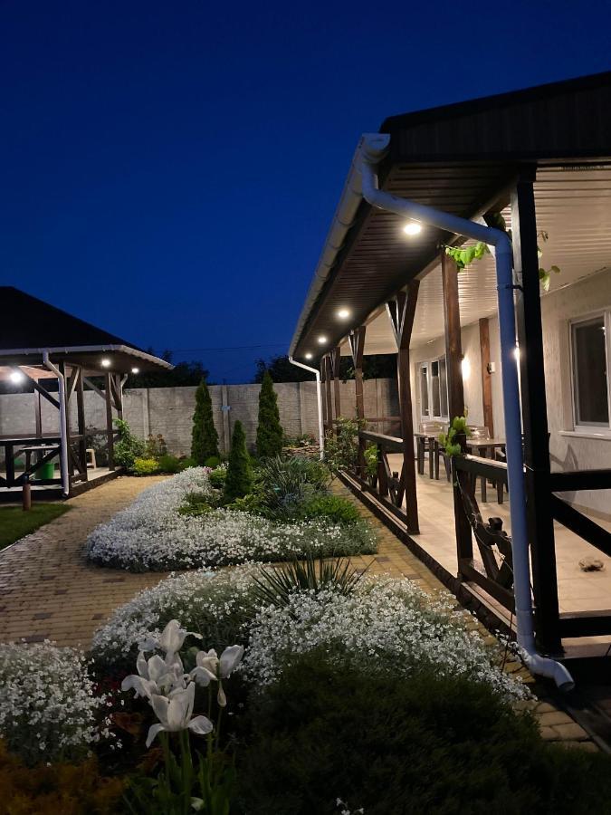 Три Кошки Hotel Chornomorsk Bagian luar foto