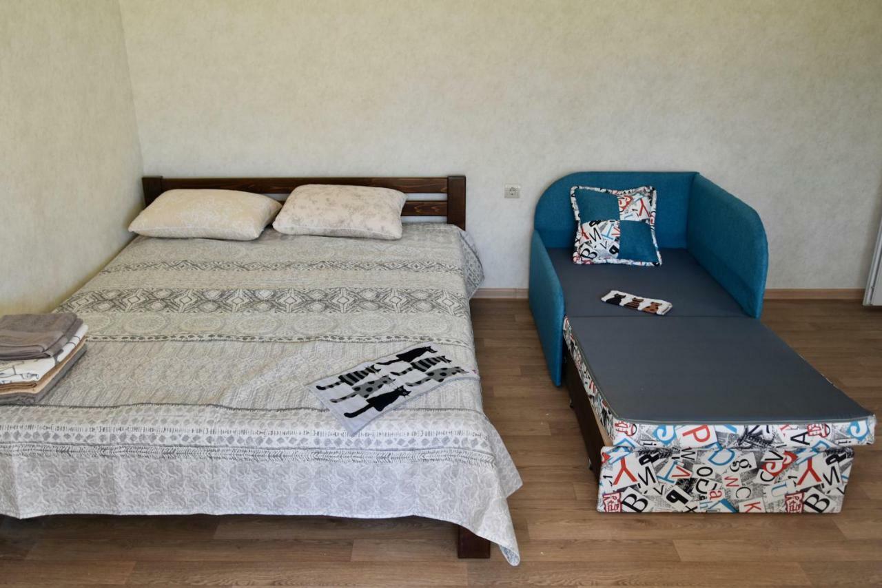 Три Кошки Hotel Chornomorsk Bagian luar foto