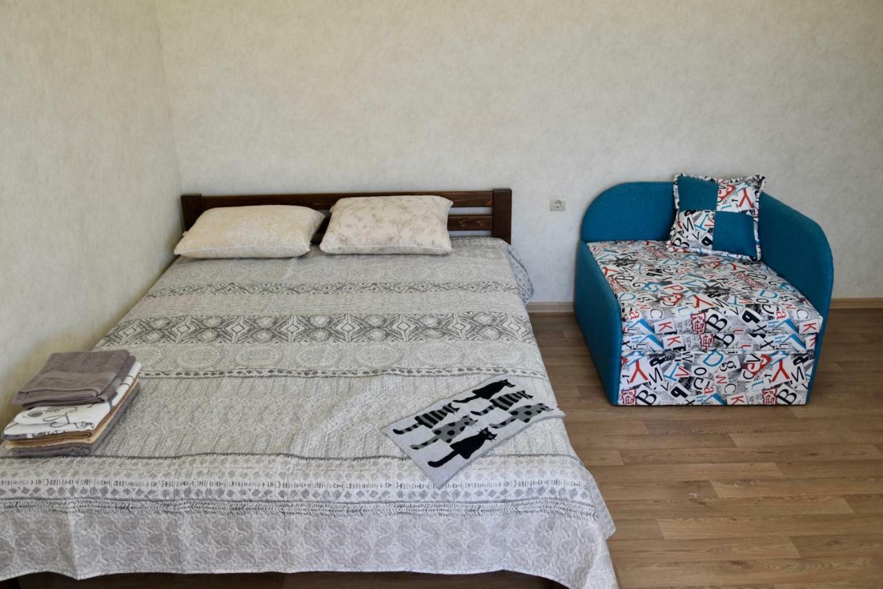 Три Кошки Hotel Chornomorsk Bagian luar foto