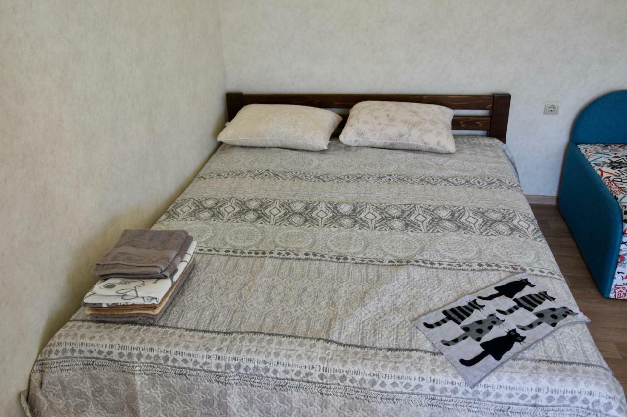 Три Кошки Hotel Chornomorsk Bagian luar foto