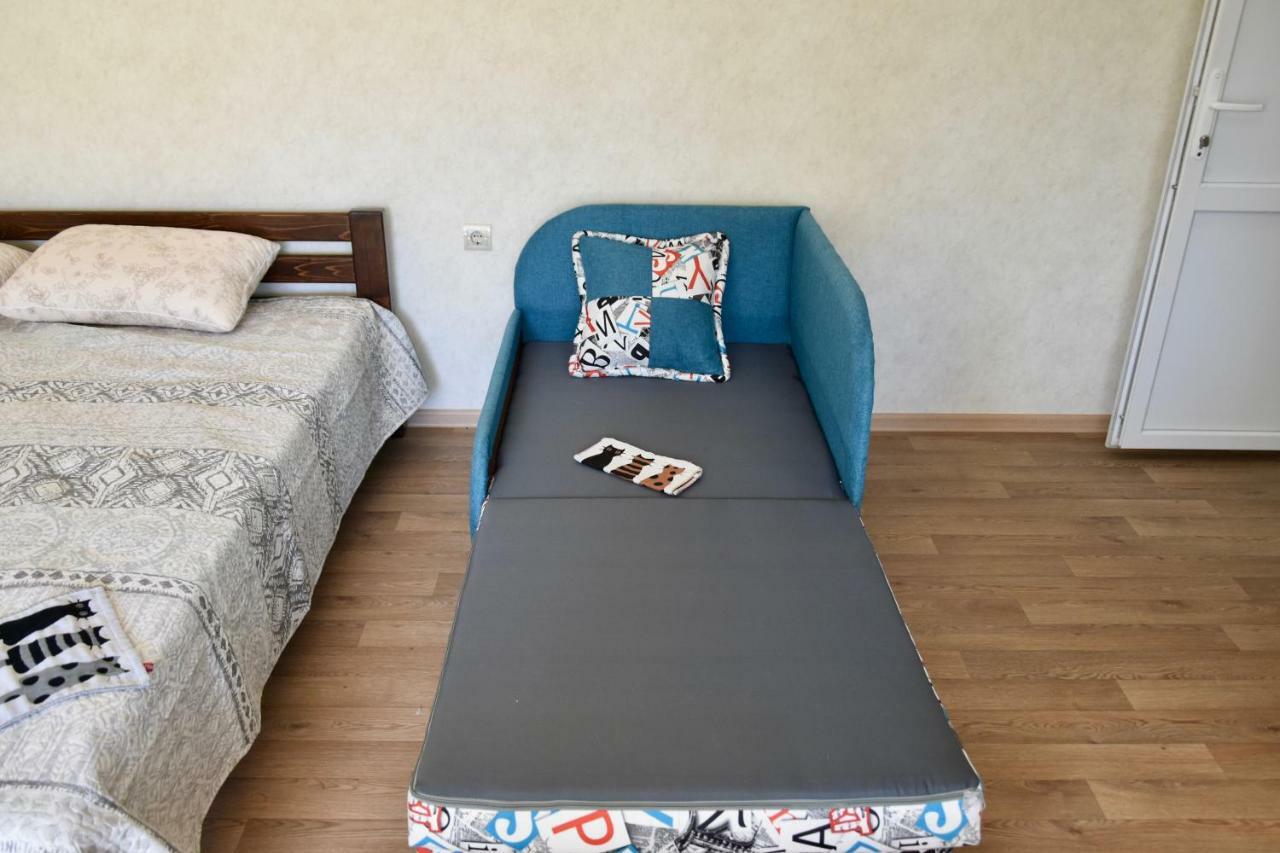 Три Кошки Hotel Chornomorsk Bagian luar foto