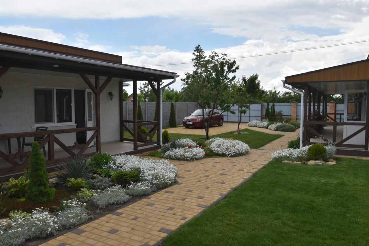Три Кошки Hotel Chornomorsk Bagian luar foto
