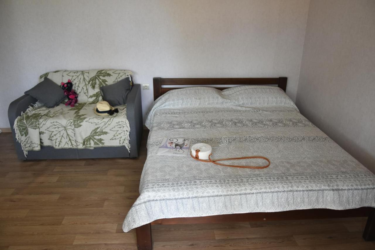 Три Кошки Hotel Chornomorsk Bagian luar foto