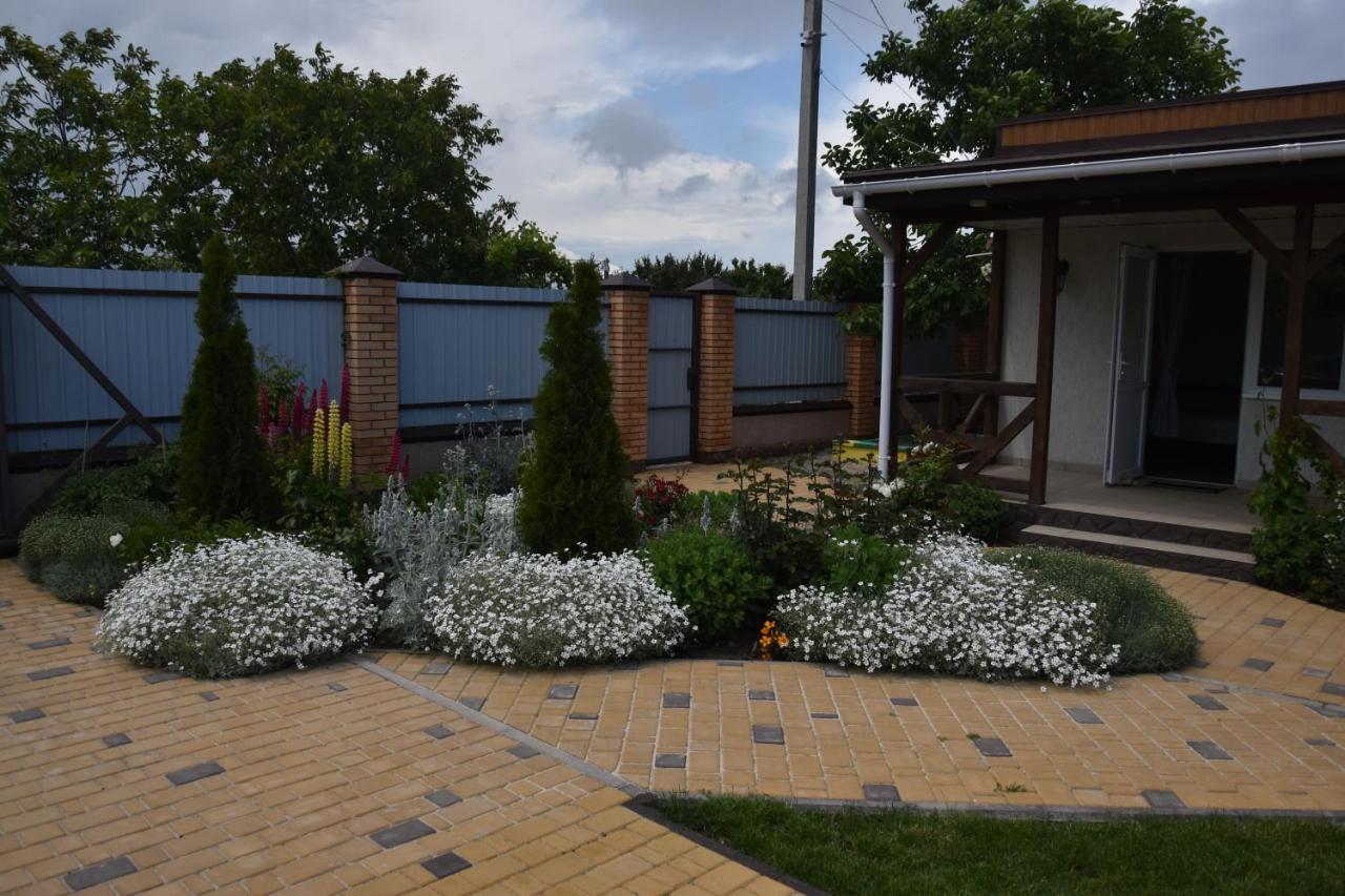 Три Кошки Hotel Chornomorsk Bagian luar foto