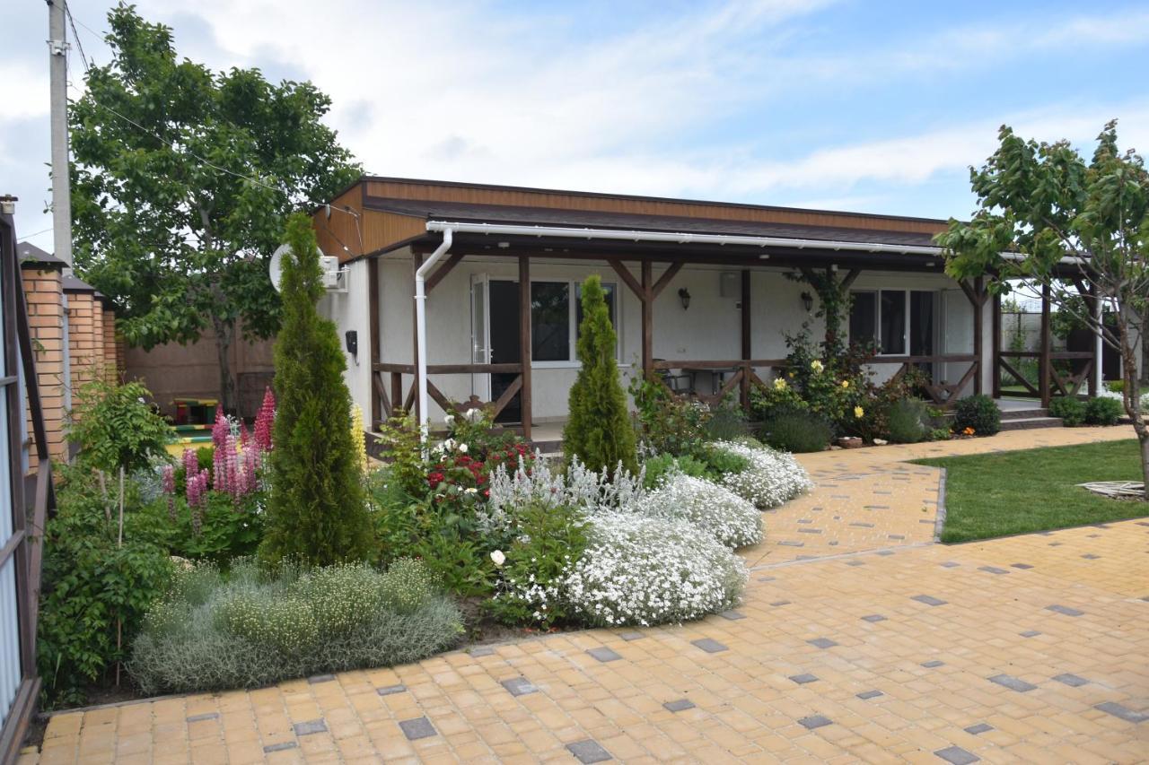 Три Кошки Hotel Chornomorsk Bagian luar foto